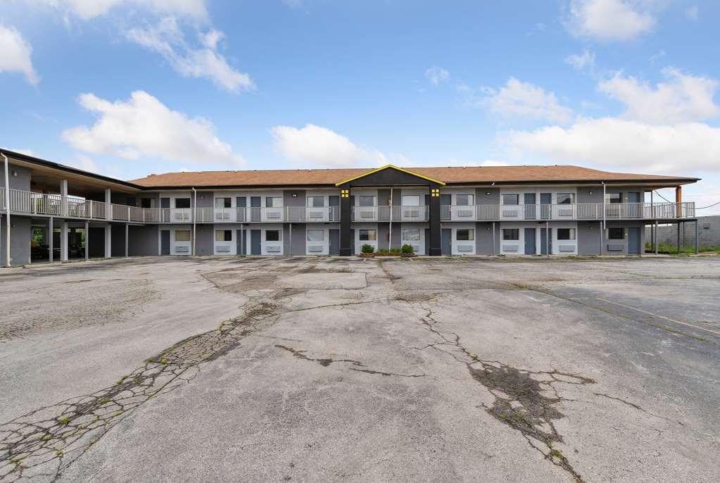 Hotel Super 8 By Wyndham Millbury/Toledo Zewnętrze zdjęcie