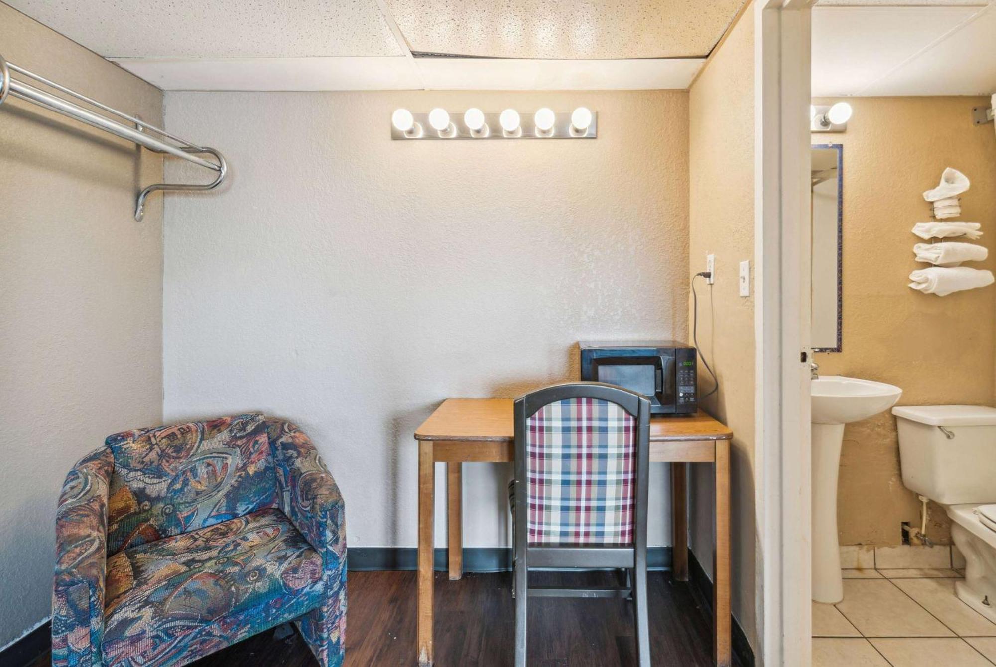 Hotel Super 8 By Wyndham Millbury/Toledo Zewnętrze zdjęcie
