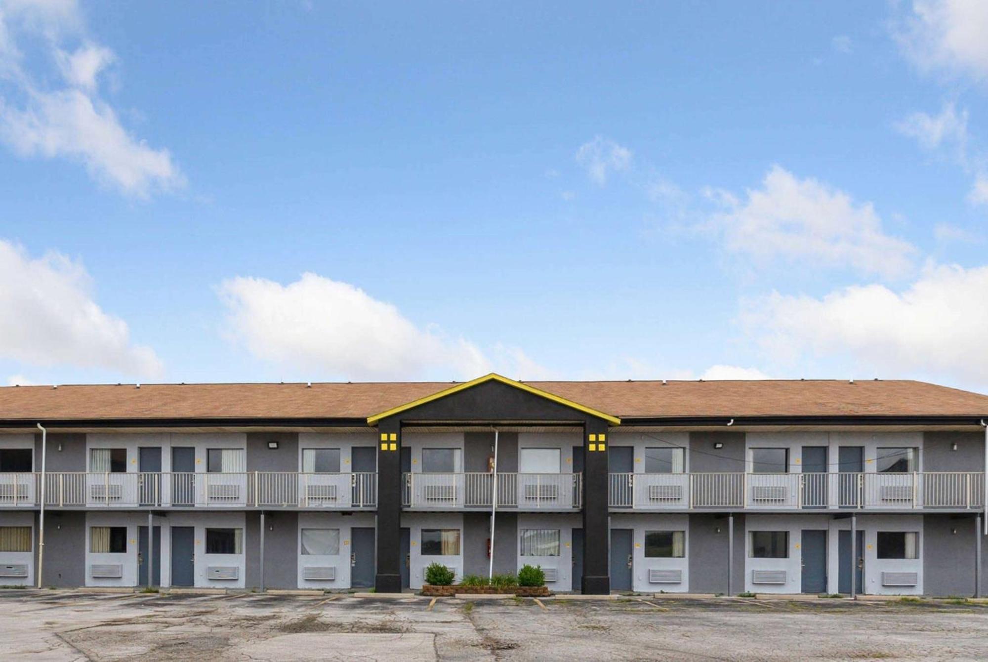 Hotel Super 8 By Wyndham Millbury/Toledo Zewnętrze zdjęcie