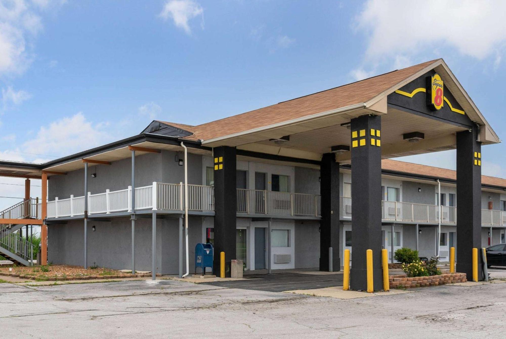 Hotel Super 8 By Wyndham Millbury/Toledo Zewnętrze zdjęcie