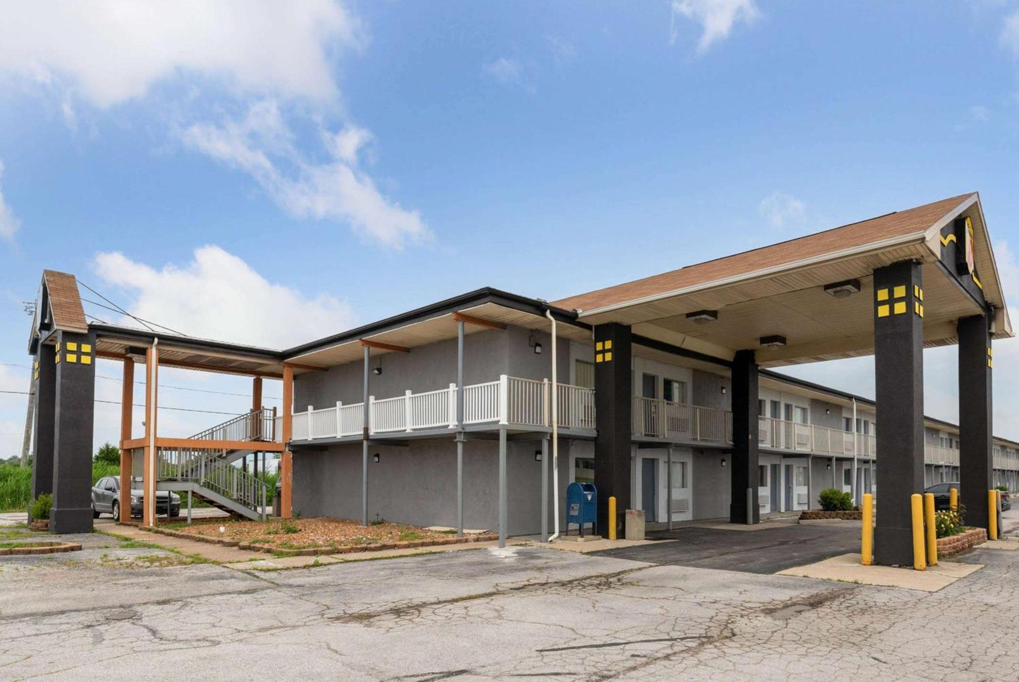 Hotel Super 8 By Wyndham Millbury/Toledo Zewnętrze zdjęcie