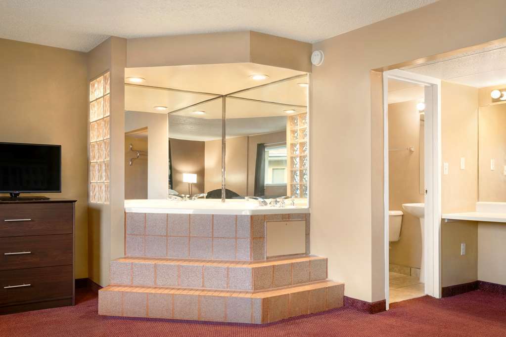 Hotel Super 8 By Wyndham Millbury/Toledo Pokój zdjęcie